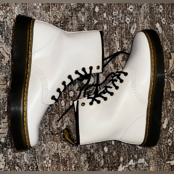 Dr. Martens Zavala Combat Boot White Leather Womens size 7 - Picture 12 of 12